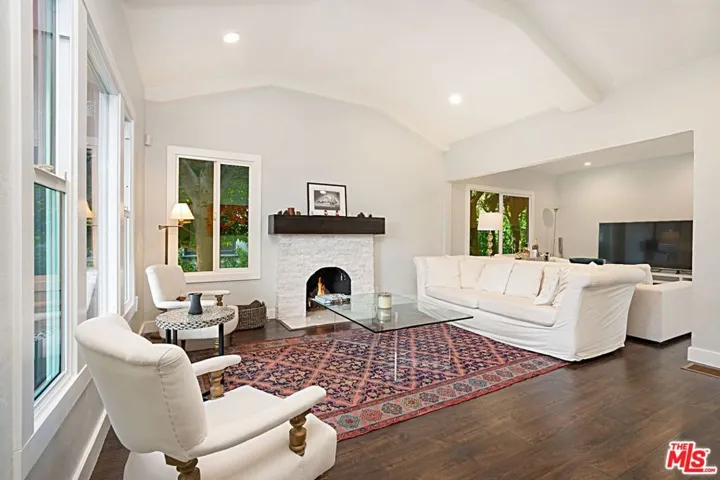 9023 Phyllis Avenue, West Hollywood, California 90069