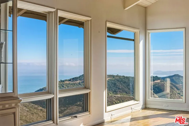 2965 Seabreeze Drive, Malibu, California 90265