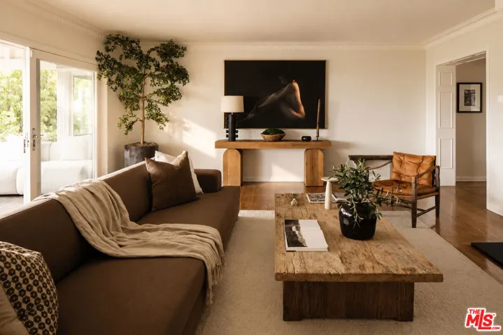 2439 Creston Way, Los Angeles, California 90068