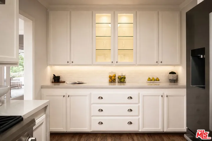 2439 Creston Way, Los Angeles, California 90068