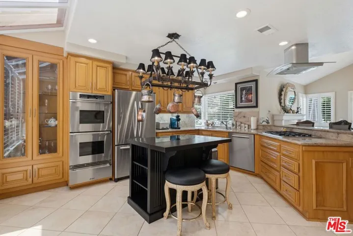 2663 Country Lane, Westlake Village, California 91361
