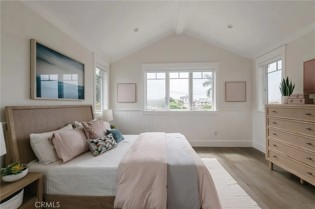 N/E bedroom