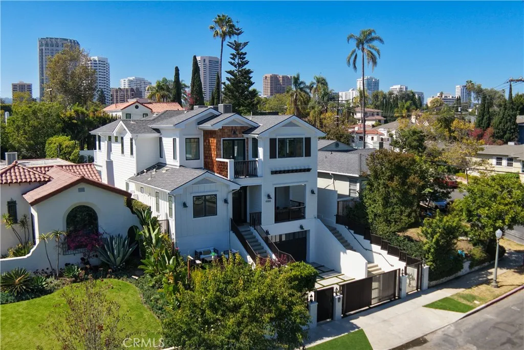 Timeless modern architecture with a sophisticated living environment
