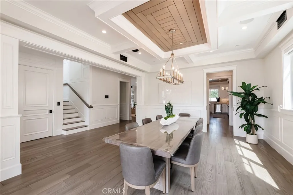 The dining area is so large and inviting.