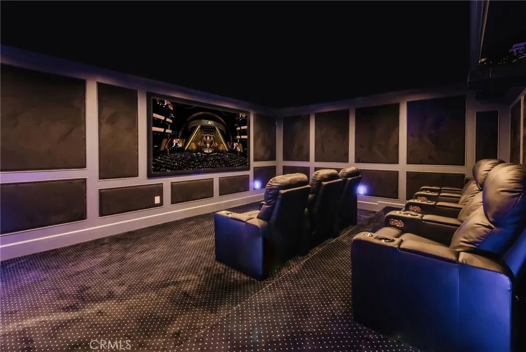 Theatre room - pic 2