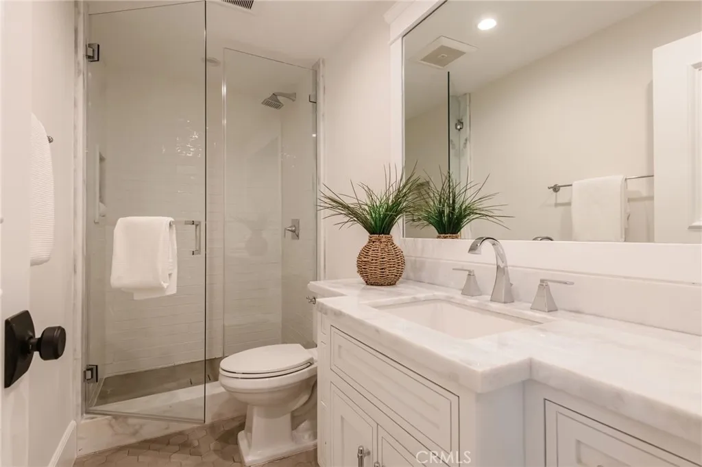 Ensuite bathroom servicing South bedroom