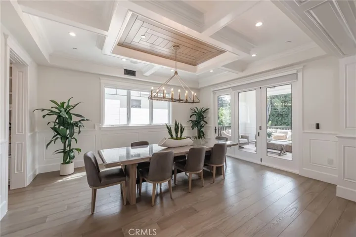Accordion doors from the dining room open up to a covered patio area!
