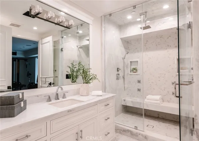 Ensuite shower servicing bottom floor bed - used as a gym