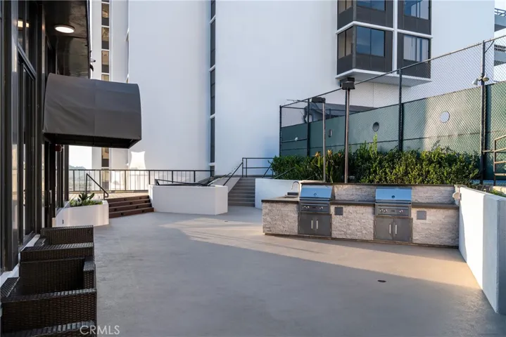 345 Pioneer Drive 905, Glendale, California 91203