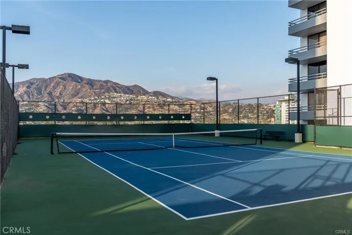 345 Pioneer Drive 905, Glendale, California 91203