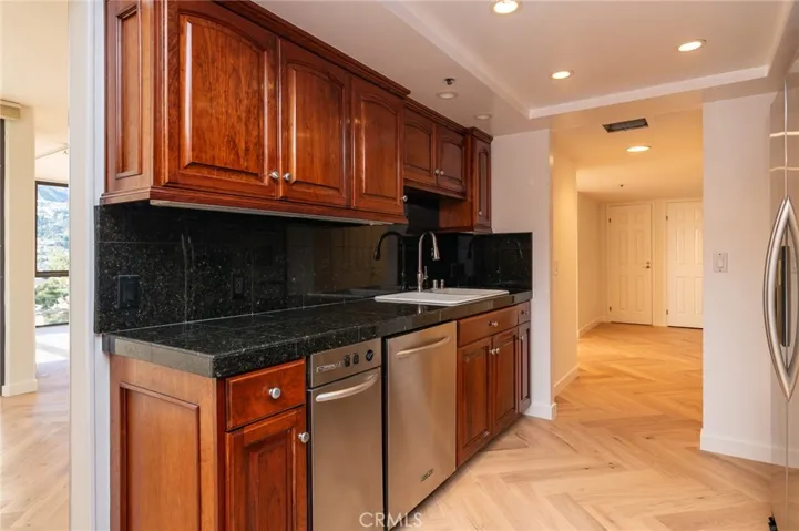 345 Pioneer Drive 905, Glendale, California 91203