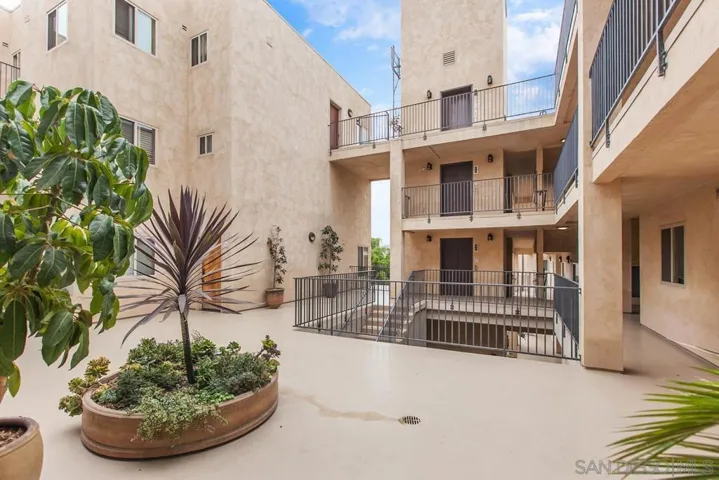 801 W Hawthorn St 301, San Diego, California 92101