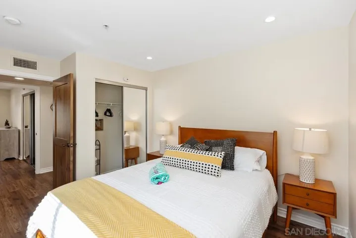 801 W Hawthorn St 301, San Diego, California 92101
