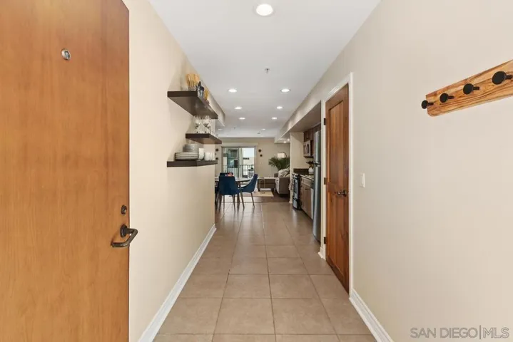 801 W Hawthorn St 301, San Diego, California 92101