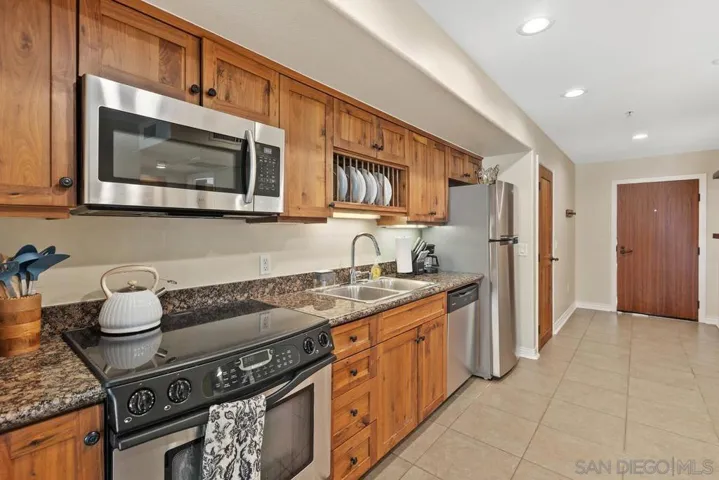 801 W Hawthorn St 301, San Diego, California 92101