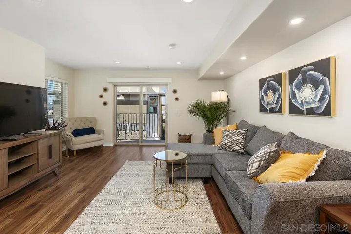 801 W Hawthorn St 301, San Diego, California 92101