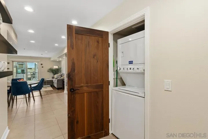 801 W Hawthorn St 301, San Diego, California 92101