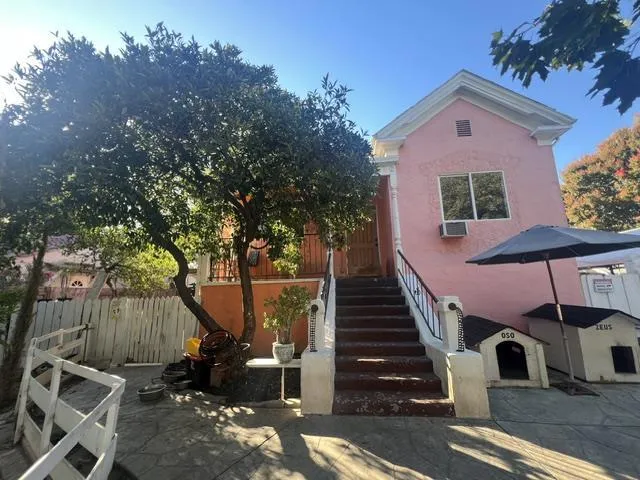 639 Jackson St