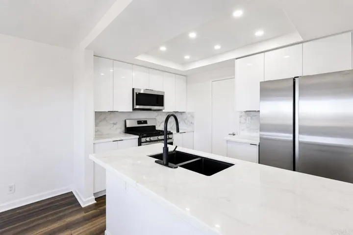 6931 Camino Revueltos, San Diego, California 92111