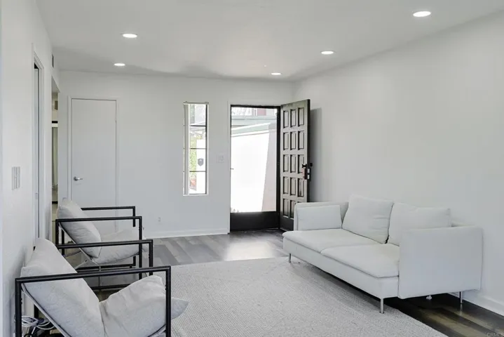 6931 Camino Revueltos, San Diego, California 92111