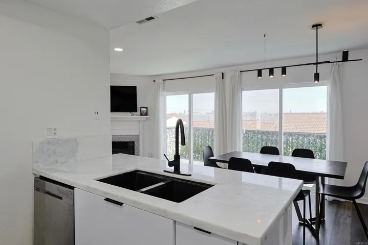 6931 Camino Revueltos, San Diego, California 92111