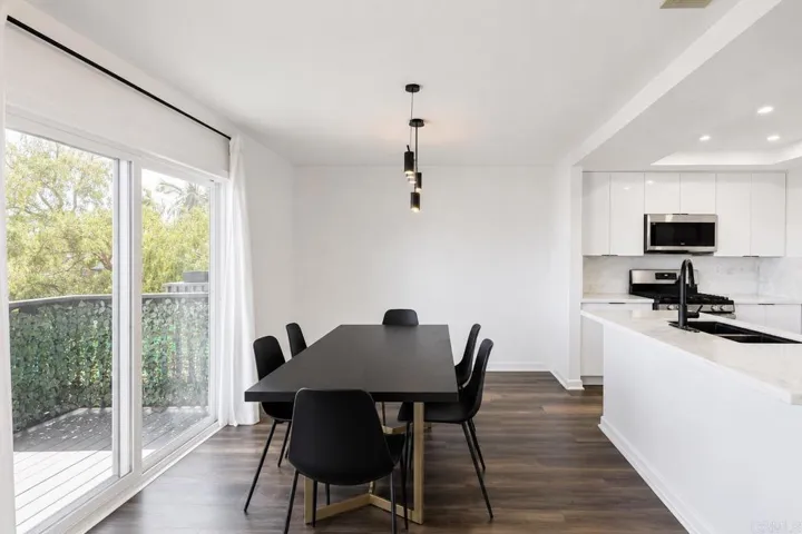 6931 Camino Revueltos, San Diego, California 92111