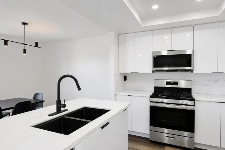 6931 Camino Revueltos, San Diego, California 92111