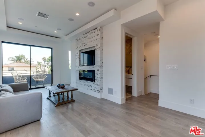 4826 1/2 Pickford Street, Los Angeles, California 90019