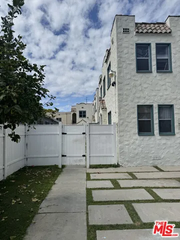 1225 West Boulevard 1/2, Los Angeles, California 90019
