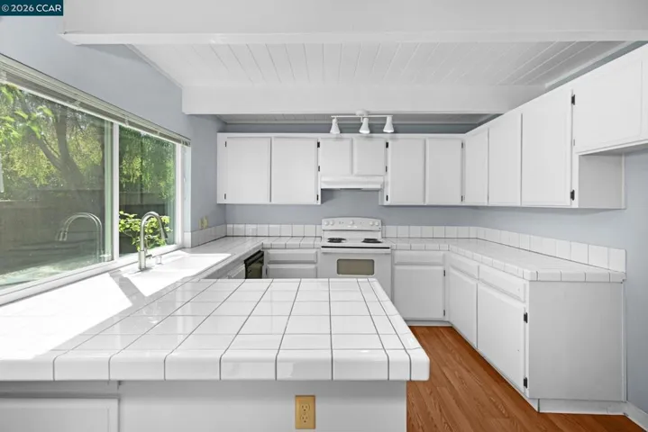 1952 Oak Grove Rd, Walnut Creek, California 94598