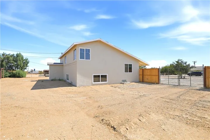 11498 Shahaptain, Hesperia, California 92345