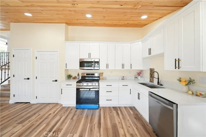 11498 Shahaptain, Hesperia, California 92345