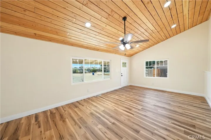 11498 Shahaptain, Hesperia, California 92345