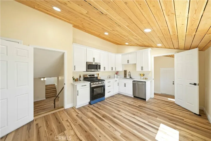 11498 Shahaptain, Hesperia, California 92345