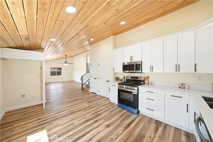 11498 Shahaptain, Hesperia, California 92345