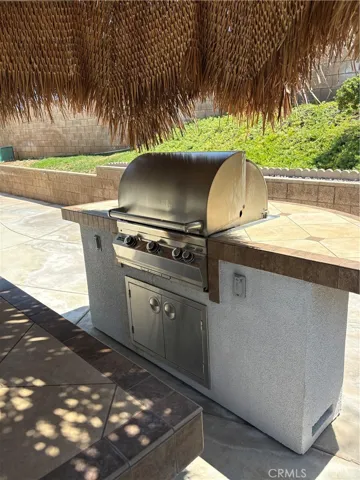 Built-in Bar-B-Q.