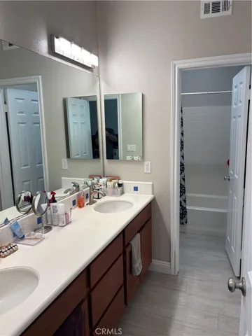 Shared Bathroom with Shower & Tub for Jack-N-Jill bedrooms.