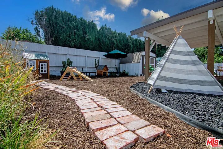 8030 Hesperia Avenue, Los Angeles, California 91335