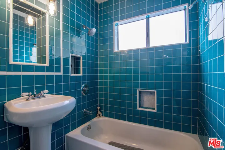 8030 Hesperia Avenue, Los Angeles, California 91335