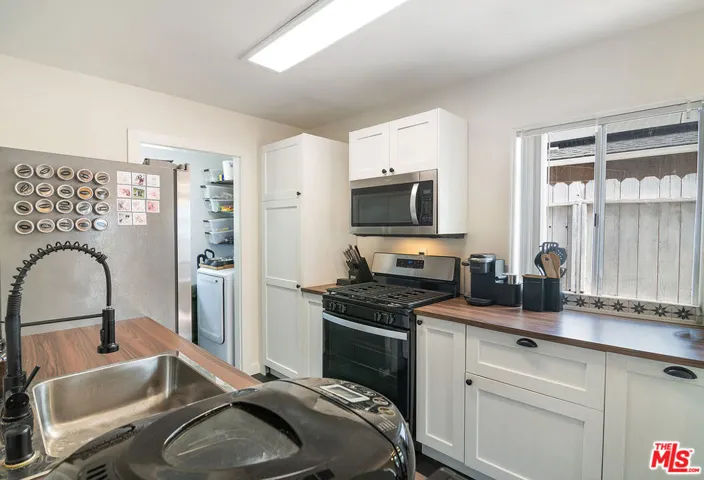 8030 Hesperia Avenue, Los Angeles, California 91335
