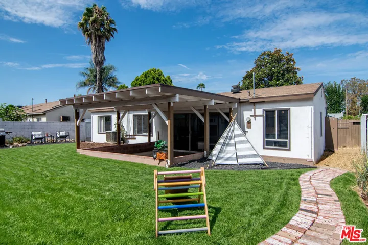 8030 Hesperia Avenue, Los Angeles, California 91335