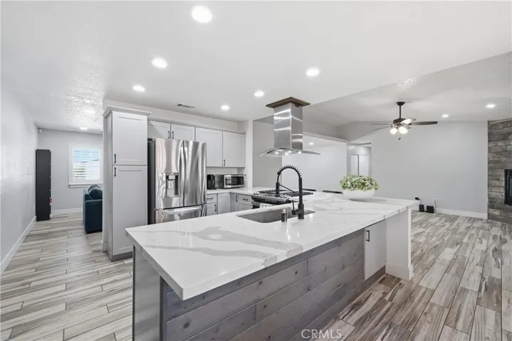 17041 Fairburn, Hesperia, California 92345