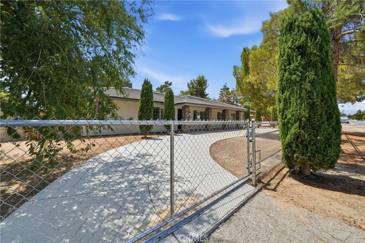 17041 Fairburn, Hesperia, California 92345