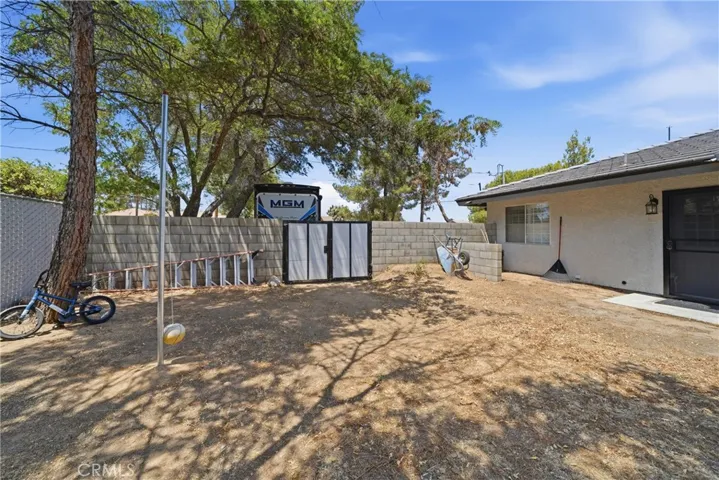 17041 Fairburn, Hesperia, California 92345