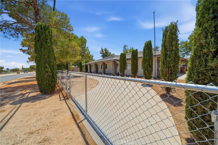 17041 Fairburn, Hesperia, California 92345