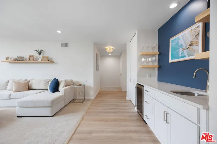 809 S Bundy Drive 205, Los Angeles, California 90049