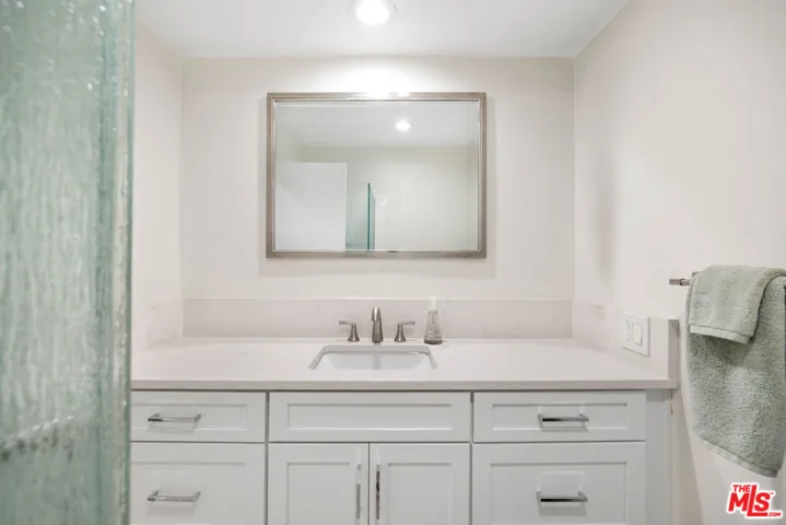 809 S Bundy Drive 205, Los Angeles, California 90049