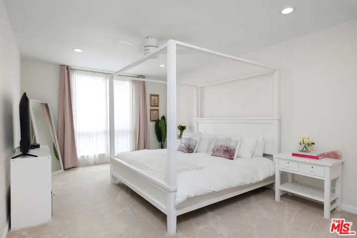 809 S Bundy Drive 205, Los Angeles, California 90049