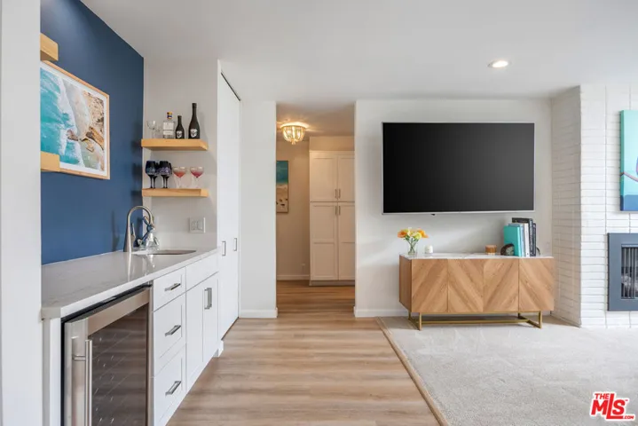 809 S Bundy Drive 205, Los Angeles, California 90049