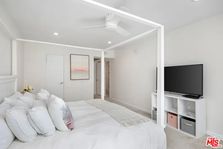 809 S Bundy Drive 205, Los Angeles, California 90049